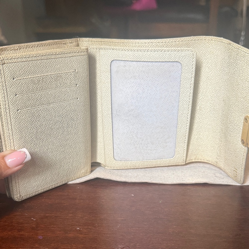 Louis Vuitton Cream and Brown Checkered Wallet - Picture 5 of 13